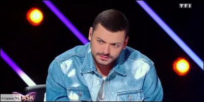 Sous quel costume Kev Adams a-t-il dit une ânerie en citant "Faudel" ?