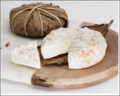 Quel est ce petit fromage de chèvre enrobé dans des feuilles de châtaignier ?