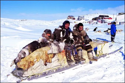Quand les peuples Inuits actuels sont-ils arrivés au Groenland ?