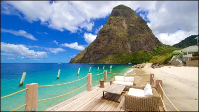 Comment s'appelle le volcan de la Guadeloupe ?