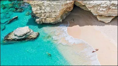 Y a-t-il plusieurs langues officielles à Anguilla ?