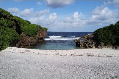 Combien y a-t-il d'habitants sur l'île Christmas (2017) ?