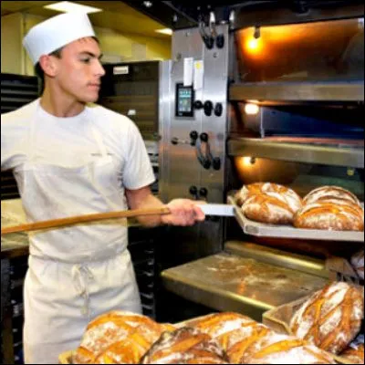 Quel appareil &eacute;lectrique utilis&eacute; par les boulangers pour traiter la p&acirc;te &agrave; pain porte un nom devenu synonyme d'embarras ?