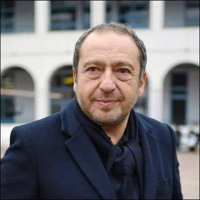 Dans quel film de 1998 Patrick Timsit perd-il son emploi de gardien de parking &agrave; cause de Vincent Lindon ?