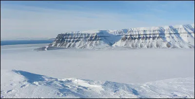 Les parties qui ne sont pas montagneuses ou recouvertes de glace le sont par...