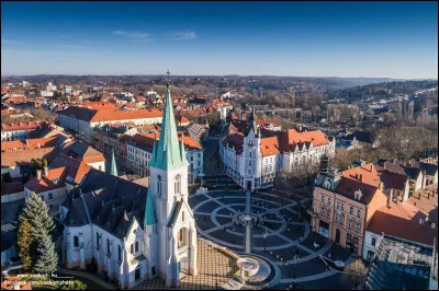 Kaposvár, peuplée de 75 000 habitants, située dans le Somogy, est une ville de ...