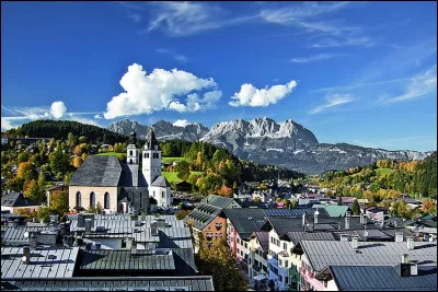 Petite ville autrichienne de 8 000 habitants, importante station de ski située dans le Tyrol :