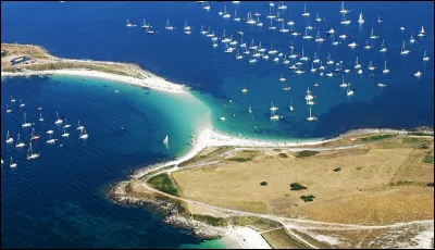 Toujours en Bretagne, les Glénan est un archipel parfois surnommé la "Polynésie bretonne" en raison des ses plages de sable blanc. Il se situe dans le département...