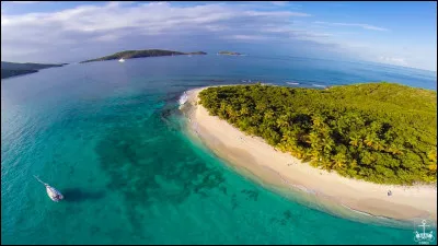 Quel est maintenant le nom de cet archipel, paradis fiscal sous la possession du Royaume-Uni mais aussi jumelé avec leur équivalent états-unien, qui contient plus de 30 000 habitants et situé dans les Antilles ?