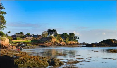 Où peut-on aller se promener quand on est à la pointe de l'Arcouest, en Bretagne ?