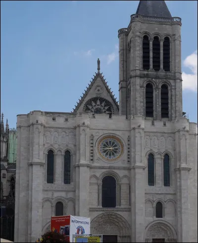 Saint-Denis est une ville de France située en Île-de-France.
L'autre Saint-Denis se situe aussi en France mais sur l'île de la Réunion. 
Quelle ville est la plus grande ?