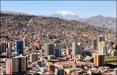 La Paz est la capitale administrative de la Bolivie; 
La Paz est une ville située en Basse-Californie du Sud au Mexique. 
Quelle ville est la plus élevée par rapport au niveau de la mer ?