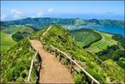 S&atilde;o Miguel est surnomm&eacute;e "l'&icirc;le bleue".