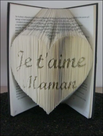 En 2020, qui chante "J'suis pas bien dans ma tête Maman, j'ai perdu le goût de la fête Maman" ?