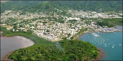 Dans quel département se trouve la ville de Mamoudzou ?