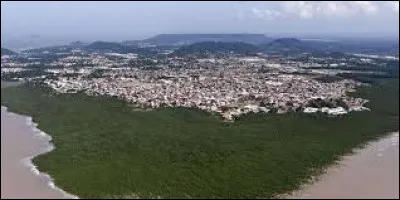 Dans quel département se situe la ville de Cayenne ?