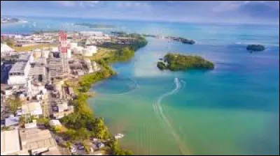 Dans quel département se trouve la ville de Baie-Mahault ?