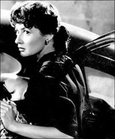 En orfèvrerie, quel nom porte le rétrécissement du diamètre d'une pièce de forme ?