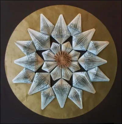 Reine des points cardinaux, la rose des vents indique jusqu'&agrave; 32 directions. Combien en indiquait-elle initialement ?