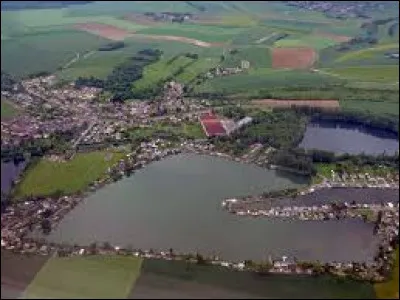 Vous avez sur cette image les &eacute;tangs de Milly-sur-Th&eacute;rain. Commune des Hauts-de-France, dans l'arrondissement de Beauvais, elle se situe dans le d&eacute;partement ...