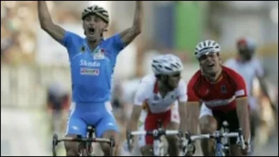 Plus récemment, cet italien, considéré comme l'un des meilleurs spécialistes des classiques durant les années 2000, a remporté le championnat du monde deux fois consécutivement, en 2006 et 2007 :