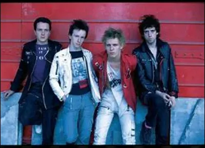 Formé en 1976 et dissous en 1986, ce groupe de punk rock britannique est entré au Rock and Roll Hall of Fame en 2003. Joe Strummer, décédé en 2002, était le chanteur du groupe. L'un de leurs albums est devenu l'un des plus grands albums de tous les temps. Il s'agit de l'album London Calling.