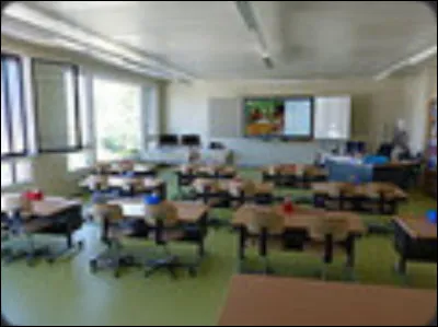 "Je commence tous les jours les cours à 7 h 55", est-ce du présent à valeur de passé/futur proche, d'énonciation ou d'habitude ?