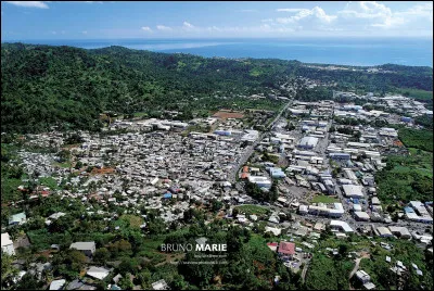 En quelle année la Cathédrale de Fatima, qui se situe à Mamoudzou, est-elle fondée ?