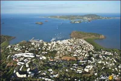 Combien d'habitants vivent à Mamoudzou en 2020 ?