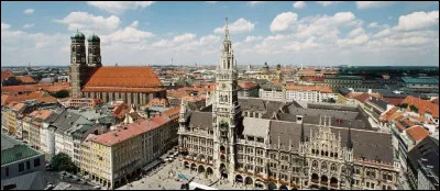 Revenez un peu au sud, dans cette ville allemande, capitale de la Bavière, célèbre pour sa traditionnelle fête de la bière, l'Oktoberfest ...