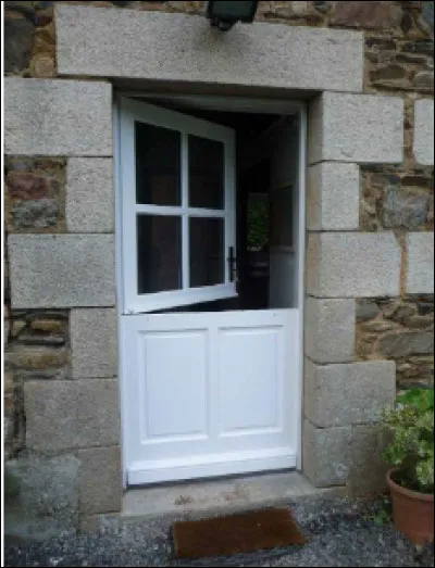 Quelle est cette porte composée de deux vantaux qui s'ouvrent indépendamment ?