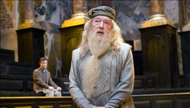 Le nom entier de Dumbledore est...