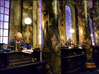 Quel est le dernier vers sur la porte en argent de Gringots ?