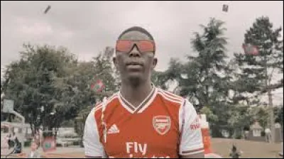 Qui a chanté "À la fête" ?