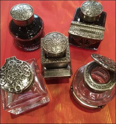 Par quel mot désigne-t-on la collection d'encriers ?