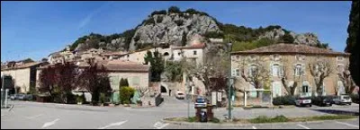 Nous commençons notre balade au bord du lac de Sainte-Croix, à Bauduen. Commune de la région P.A.C.A., elle se situe dans le département ...