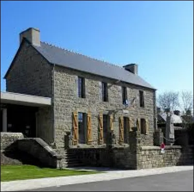 Petit tour en Bretagne, &agrave; Kergrist-Mo&euml;lou. Commune de l'arrondissement de Guingamp, elle se situe dans le d&eacute;partement ...