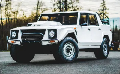 Pour répondre à un appel d'offre de l'armée états-unienne, un constructeur a tenté sa chance mais ce fut un échec. Je vous présente sa version civile. Pouvez-vous me la nommer ?