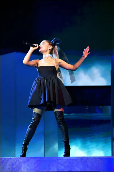 Dans le clip, Ariana Grande s'imagine en...