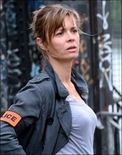 Qui cette Caroline, actrice française, célèbre pour son rôle de capitaine Laure Berthaud dans la série "Engrenages" diffusée en 8 épisodes de 2002 à 2020 ?