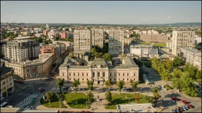 Ville de 150 000 habitants, située sur les rives de la rivière Lepenica, 4e ville de Serbie par la population :