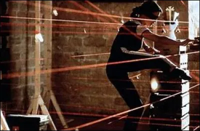 "Haute Voltige" est interprété par Catherine Zeta-Jones.