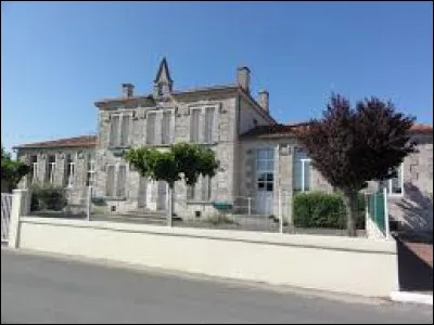 Commune viticole néo-aquitaine, dans le Blayais, Saint-Genès-de-Blaye se situe dans le département ...