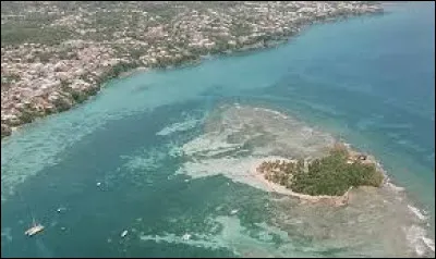 Le Gosier est une belle ville, représentée par l'image ci-dessus. À quelle île appartient-elle ?