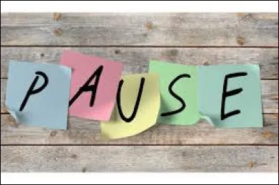 Que faut-il ajouter au mot "inter" pour trouver le nom d'un petit intermède dans un programme de radio, de télévision, ou encore de spectacle ?