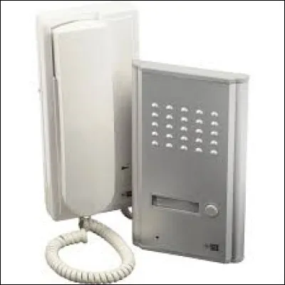 Que faut-il ajouter au mot "inter" pour trouver le nom d'un téléphone qui utilise un réseau interne ?