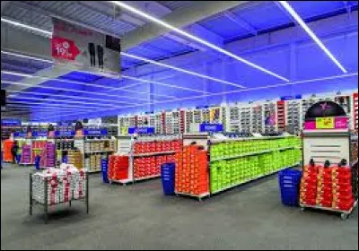 Que faut-il ajouter au mot "inter" pour trouver le nom d'une chaîne de magasin spécialisé dans le sport ?