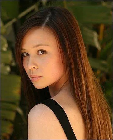 Dans le 14me pisode, qui enlve Elena et Bonnie pour marchander avec Damon ?