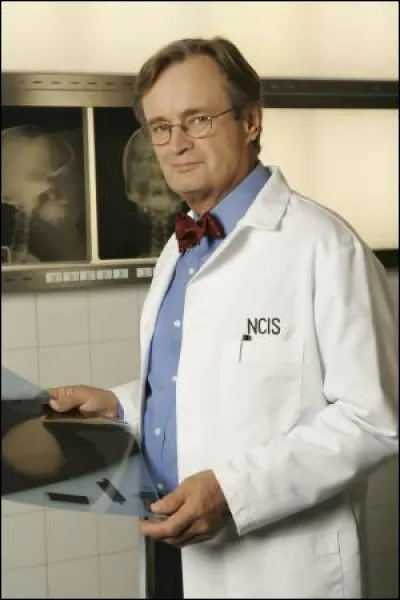 Qui est l'assistant de Ducky dans la saison 1 ?