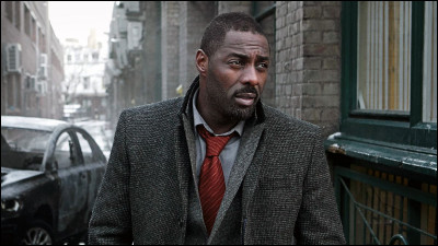 L'image montre Idris Elba dans...